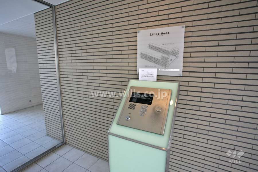 エントランスはオートロック付きです。