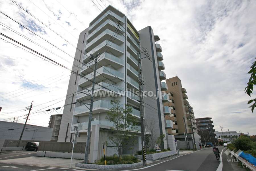 アルバックス植田南の外観(西側から)