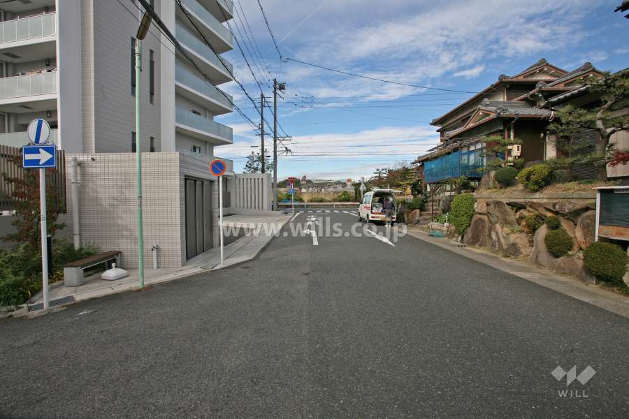 敷地北側の前面道路