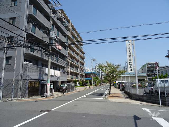 敷地東側の前面道路