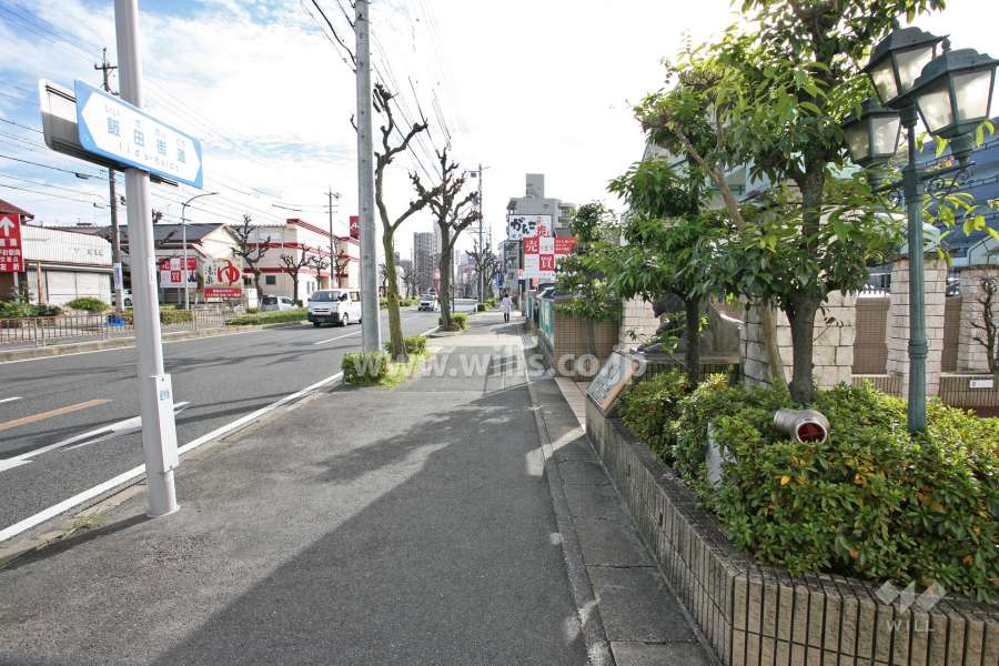 敷地北側の前面道路