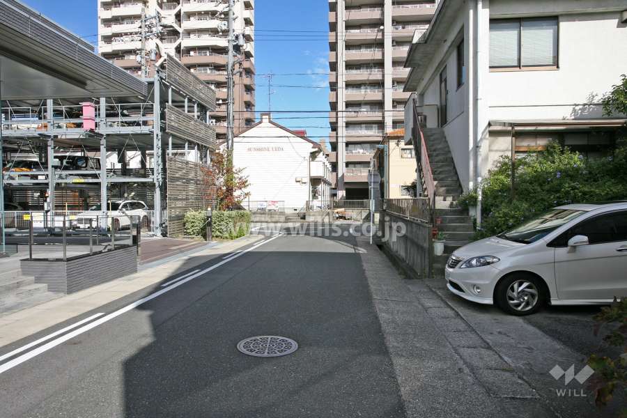 敷地東側の前面道路