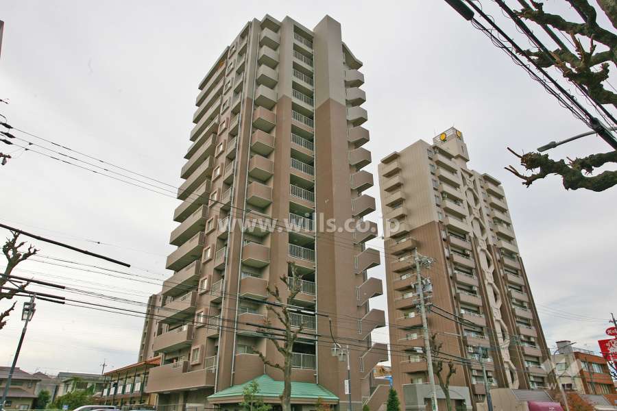 ロイヤルアーク植田の外観