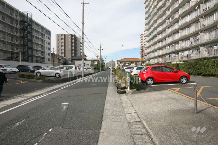 敷地南側の前面道路