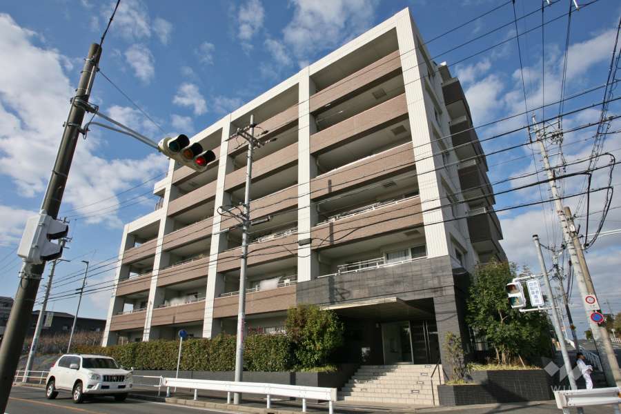 グランザ植田本町の外観（南東側から）