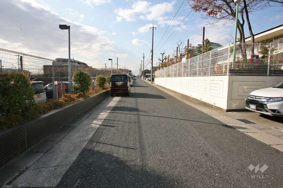 敷地北側には『植田ヶ丘こども園』があります。