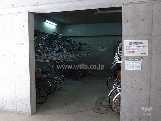 屋内にある駐輪場