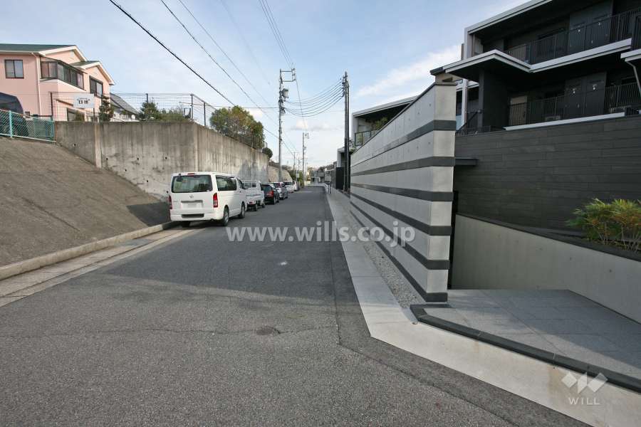 敷地北側の前面道路