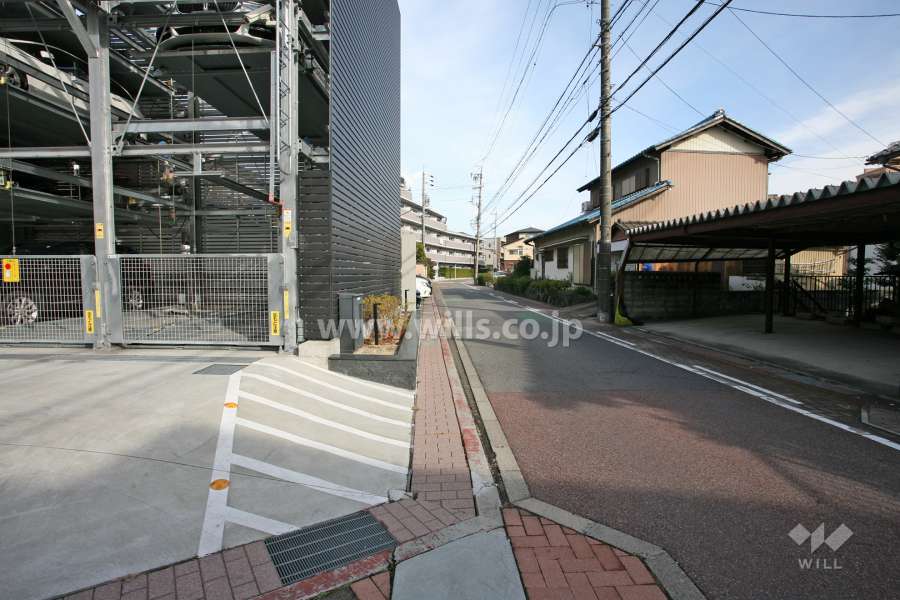 敷地南側の前面道路