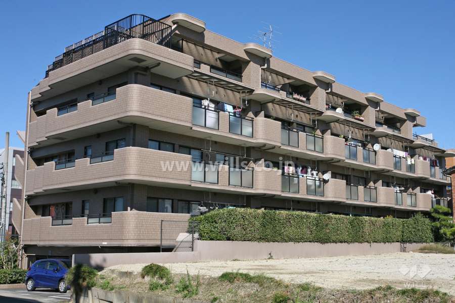 ライオンズマンション菅田第10の外観（南側から）