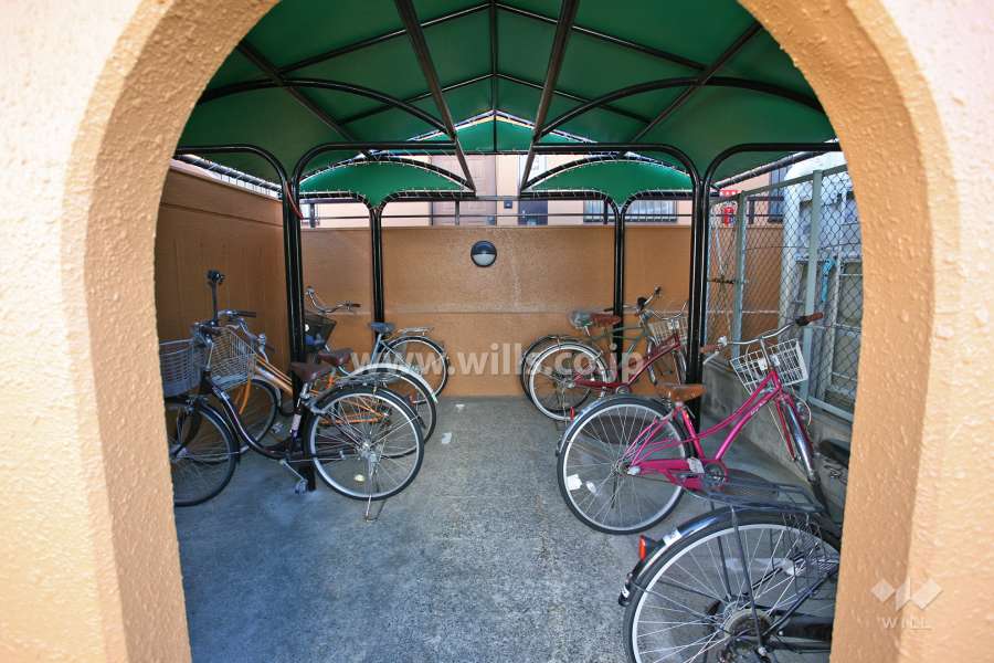屋内に設けられた駐輪場