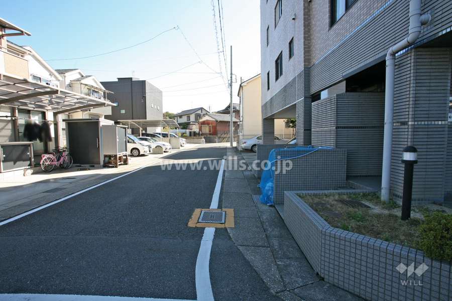 敷地北東側の前面道路