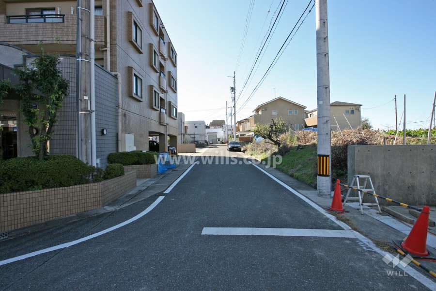 敷地北側の前面道路