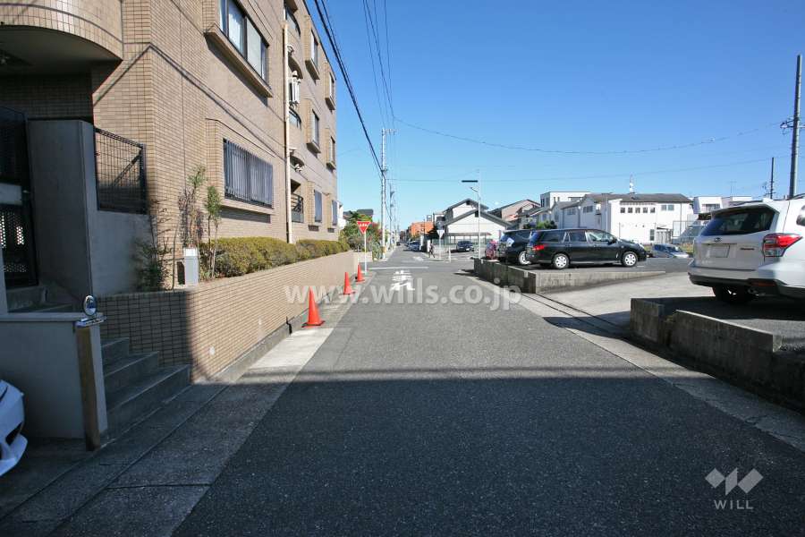 敷地南側の前面道路