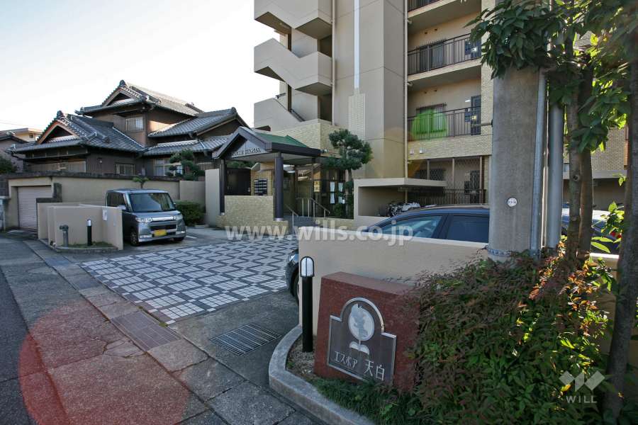 駐車場の出入り口