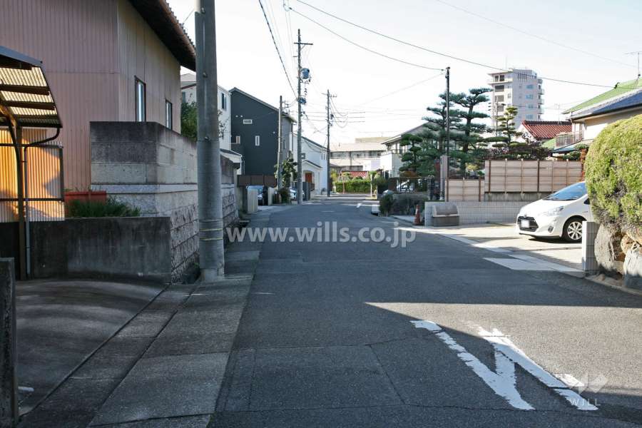 敷地北側の前面道路（東側から）