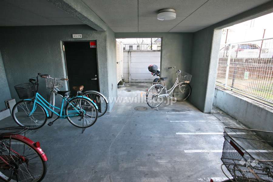 屋内に設けられた駐輪場