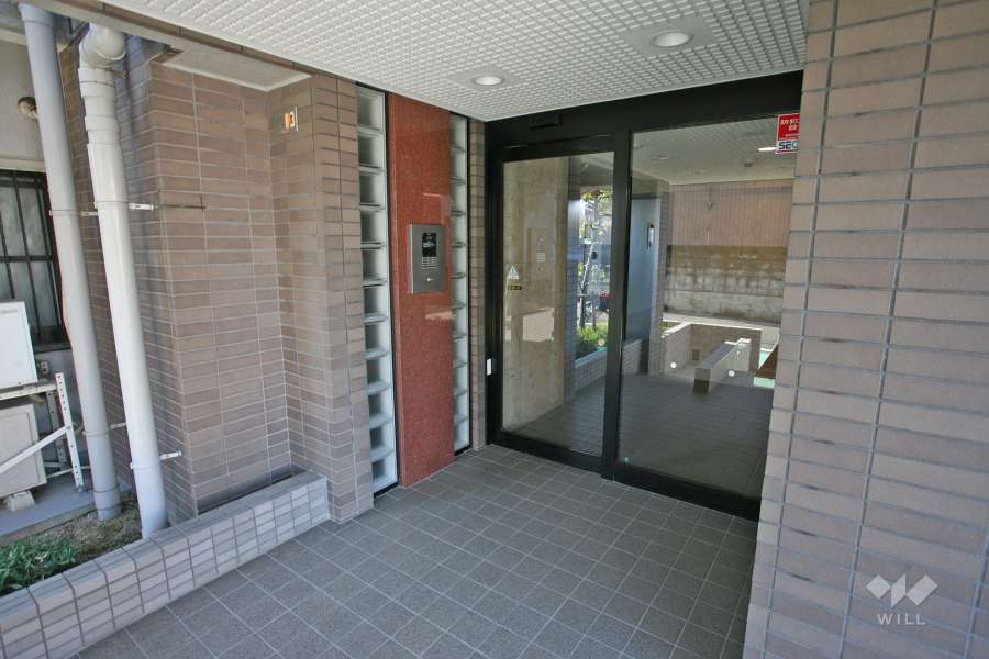 エントランスはオートロック付きです。