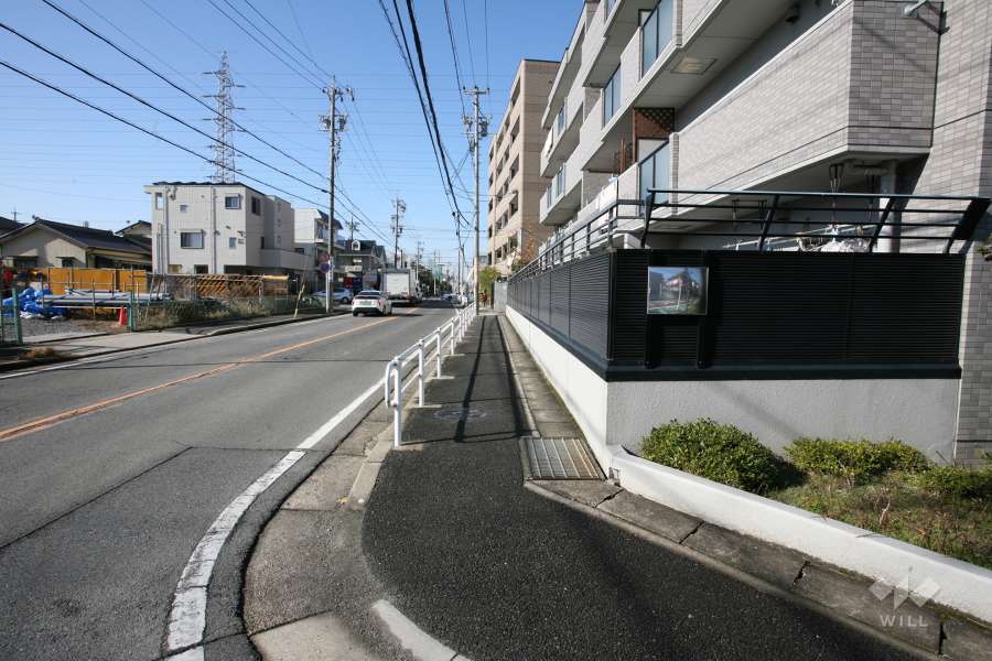 敷地南側の前面道路