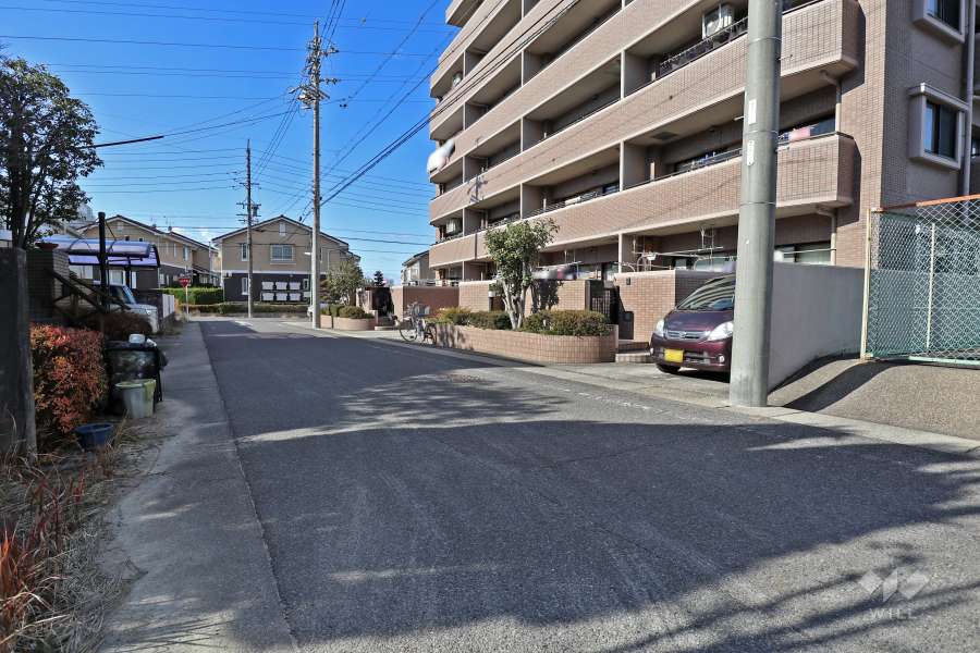 敷地南側の前面道路