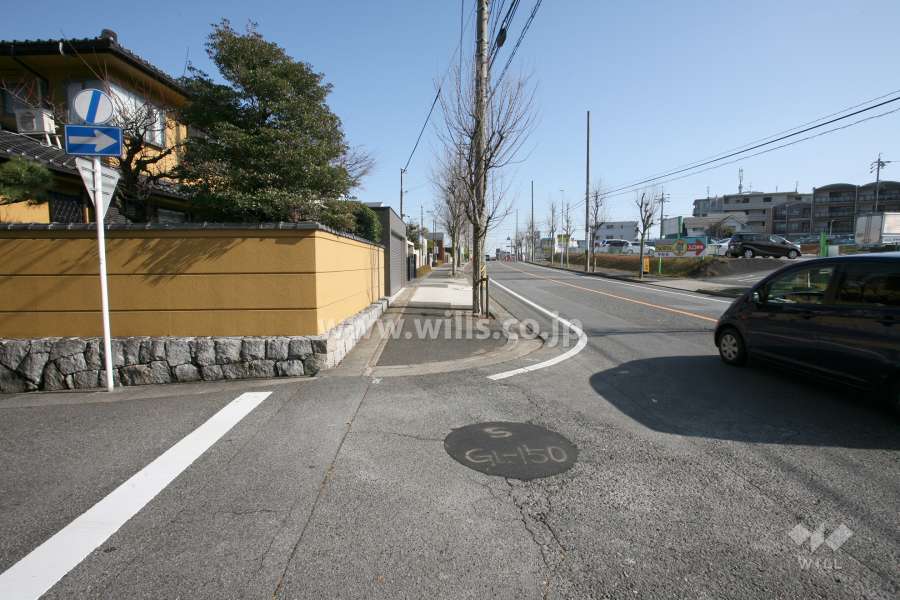 敷地南側の前面道路