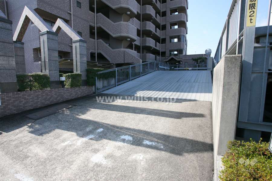 立体式駐車場2F出入り口