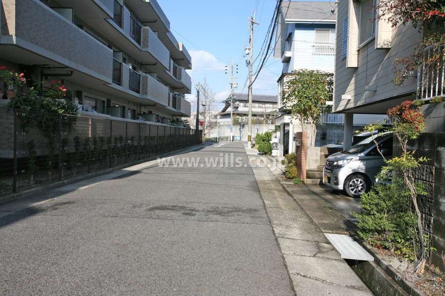 敷地東側の前面道路