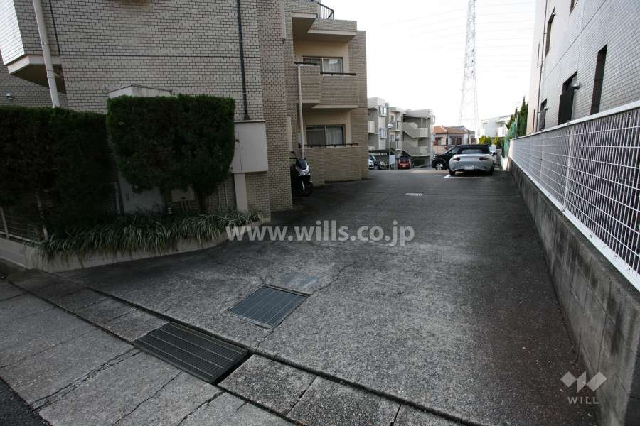 駐車場東側出入り口