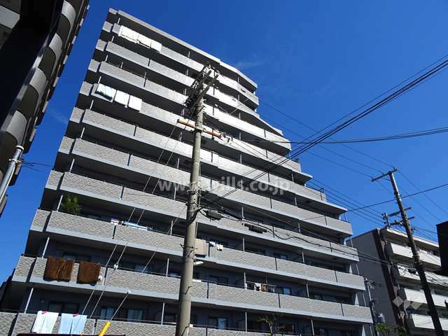 エスリード江坂の外観（南側から）