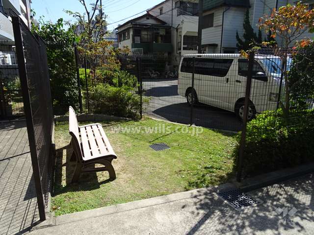 敷地内にある広場