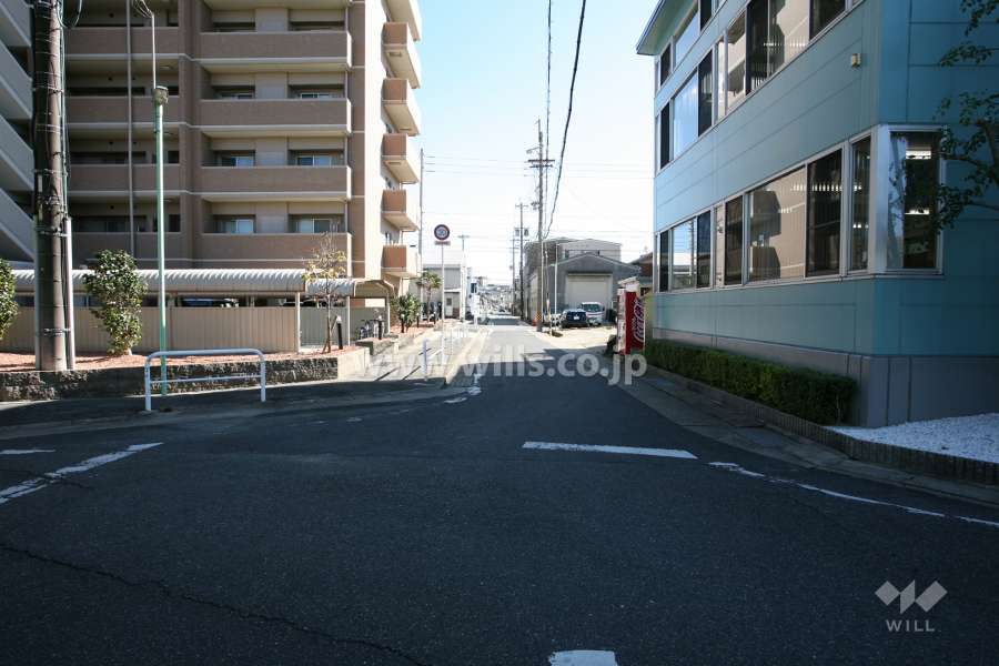 敷地南東側の前面道路