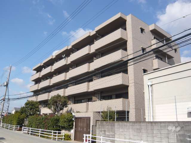 サーパス宝塚の外観（南東から）