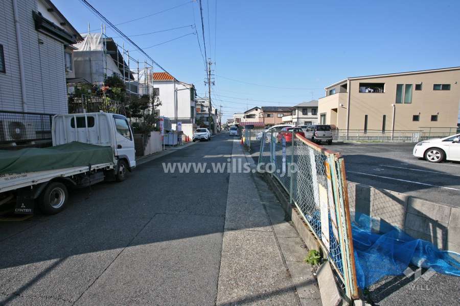 敷地南側の前面道路