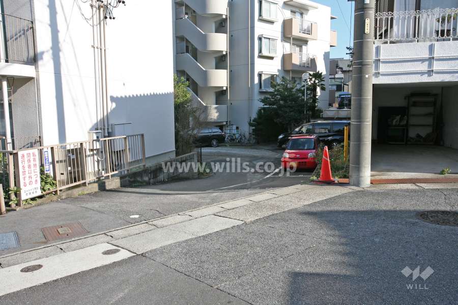 敷地南東側の前面道路