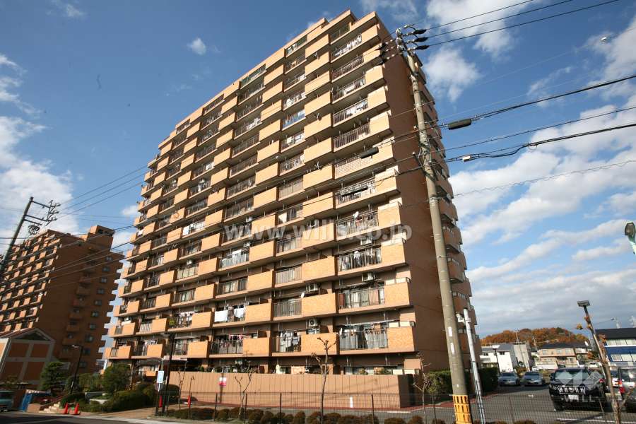 ライオンズマンション植田ヒルズイーストタワーの外観