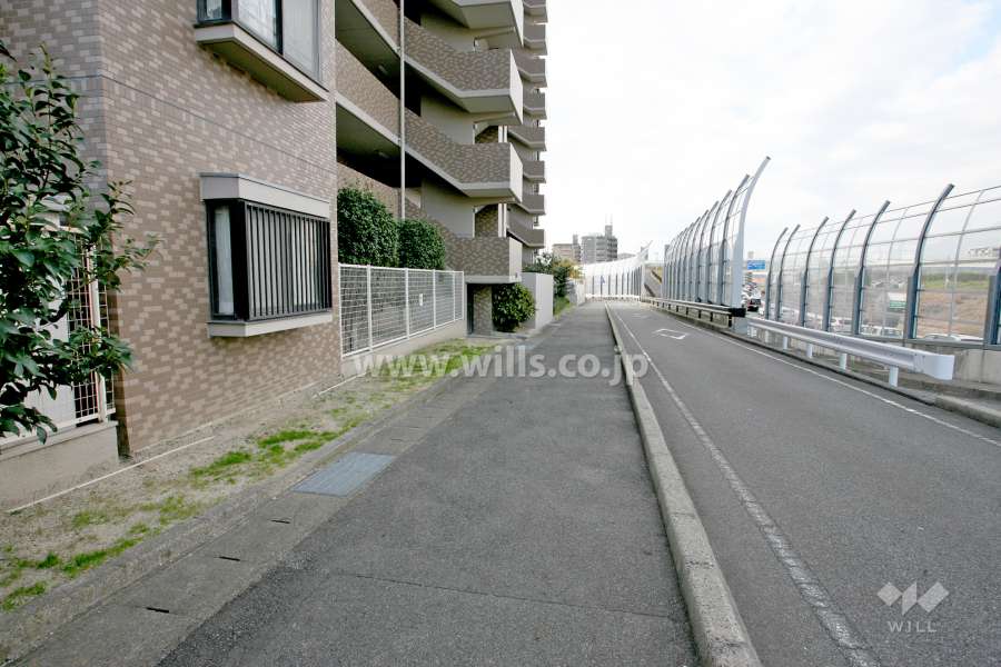 敷地北側の前面道路