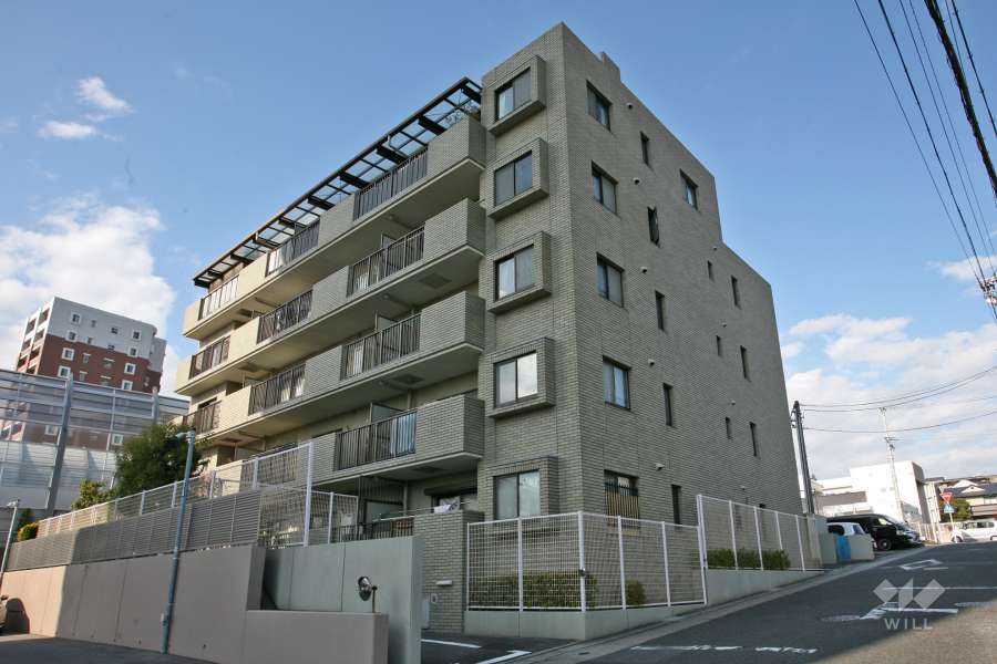 植田パークホームズの外観（南東側から）