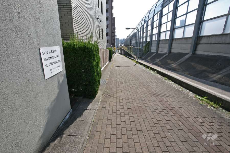 敷地西側は環状2号線、名古屋第二環状自動車道が通っています。