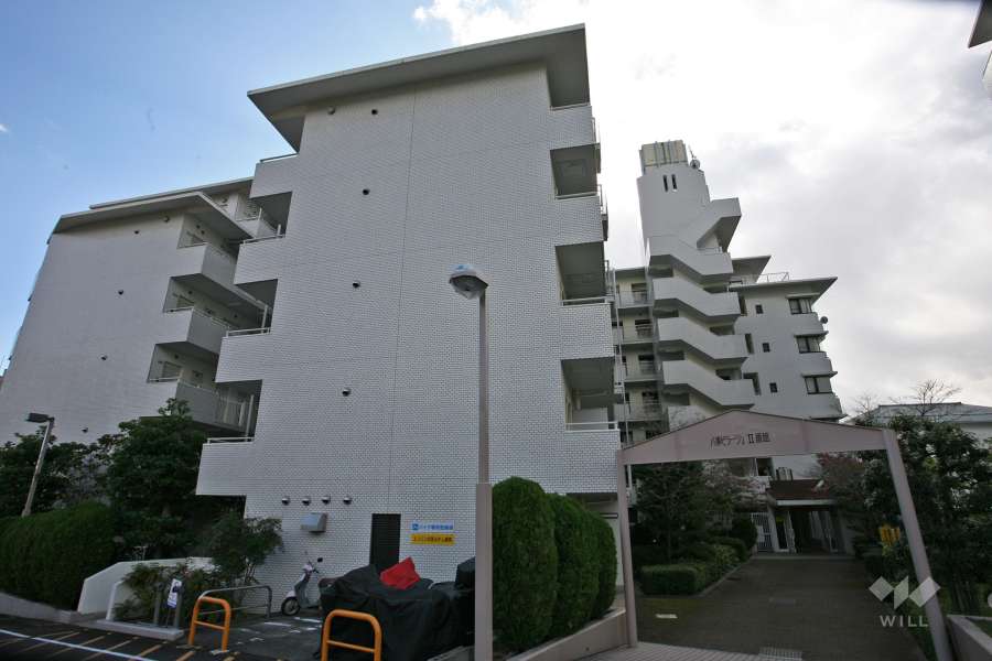 荘苑八事ビラージュ二番館の外観