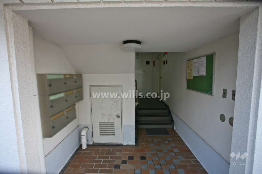 住戸入り口(共用ポスト)