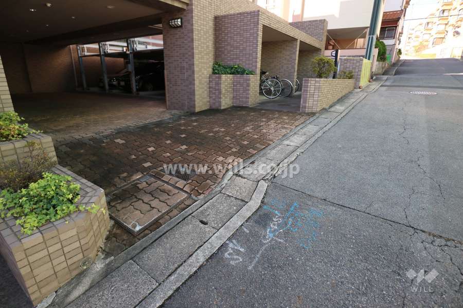 駐車場出入り口