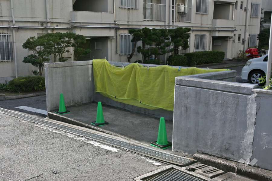 敷地南側の前面道路（飯田街道）