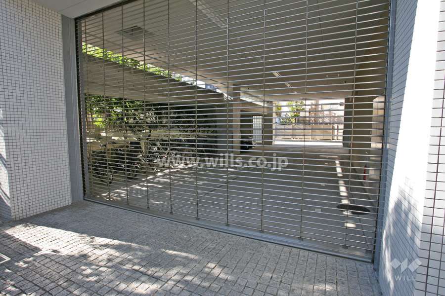 屋内に設けられた駐輪場