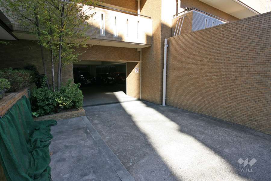 駐車場出入り口