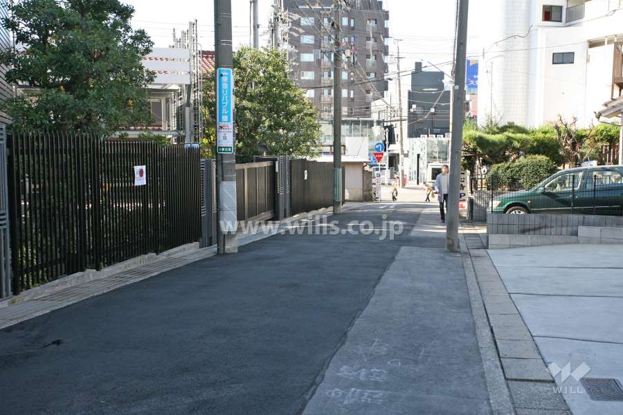 敷地北側の前面道路