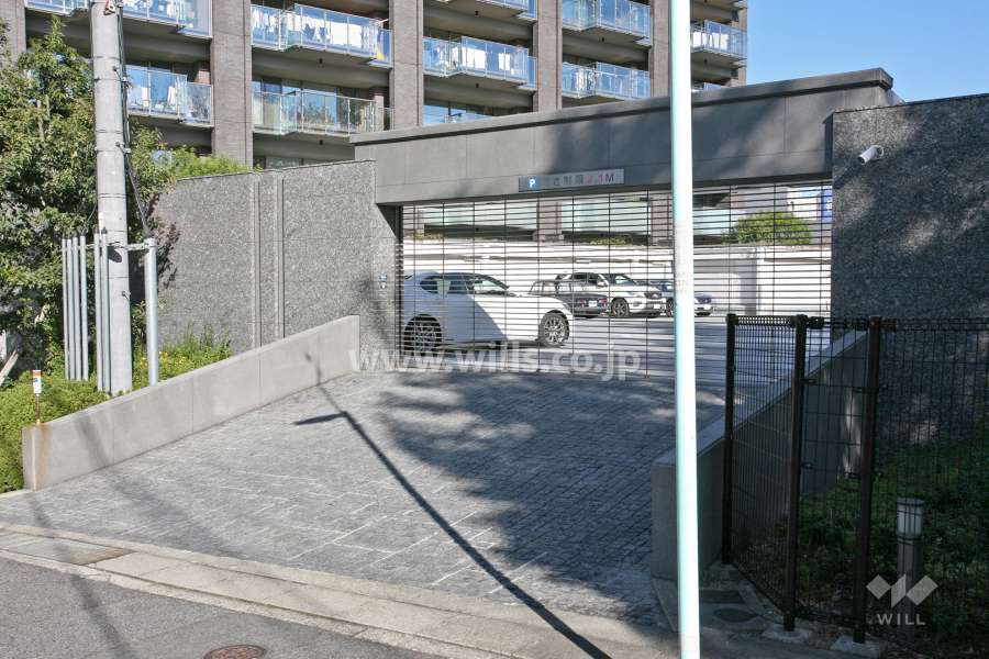 駐車場出入り口（リングシャッター付き）