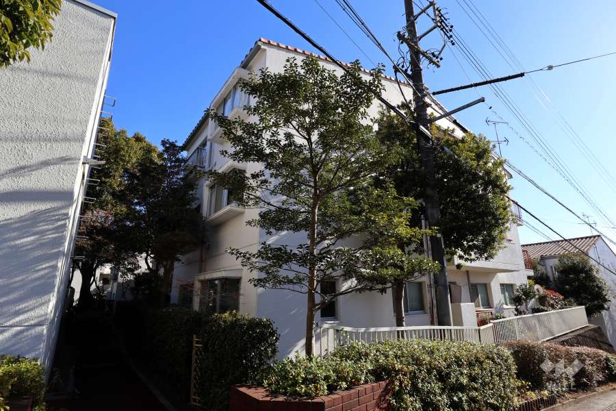 タウン上八事2号棟の外観（北西側から）