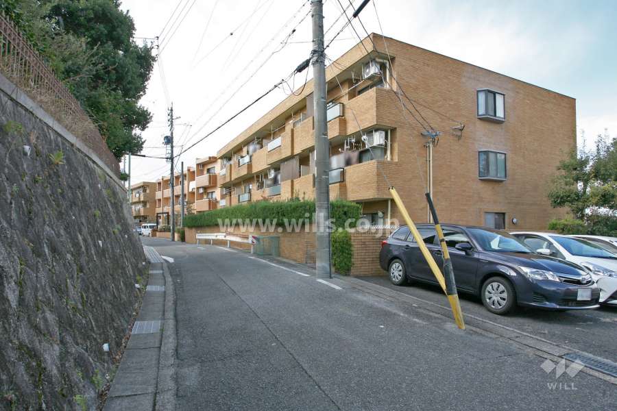八事八幡山マンション東館の外観(東側から)