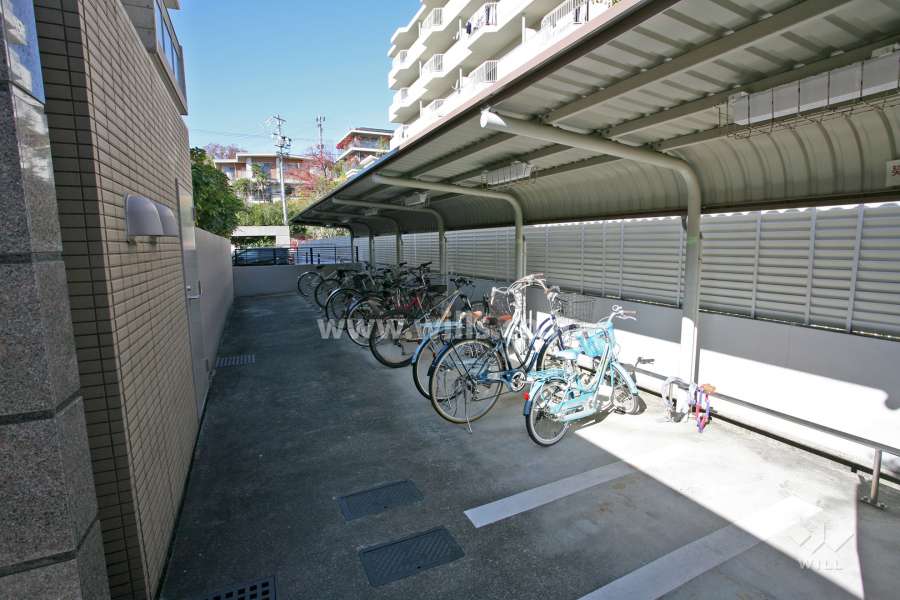 八事駐輪場