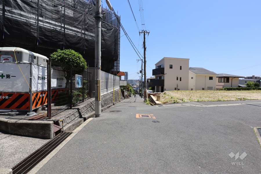 敷地北側の前面道路